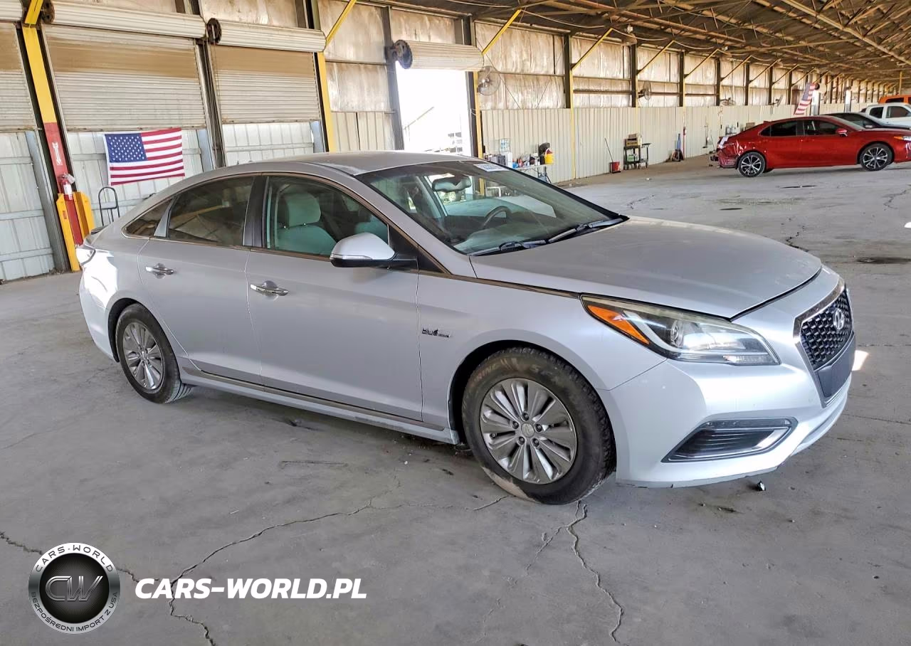 2017 Hyundai Sonata Hybrid Se VIN:KMHE24L17HA051105 - 4