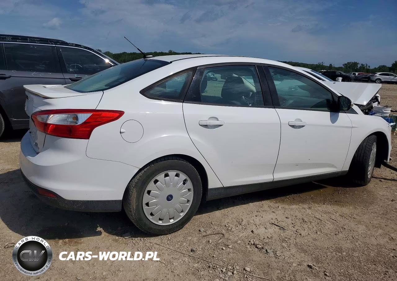 2014 Ford Focus Se VIN:1FADP3F25EL112358 - 3