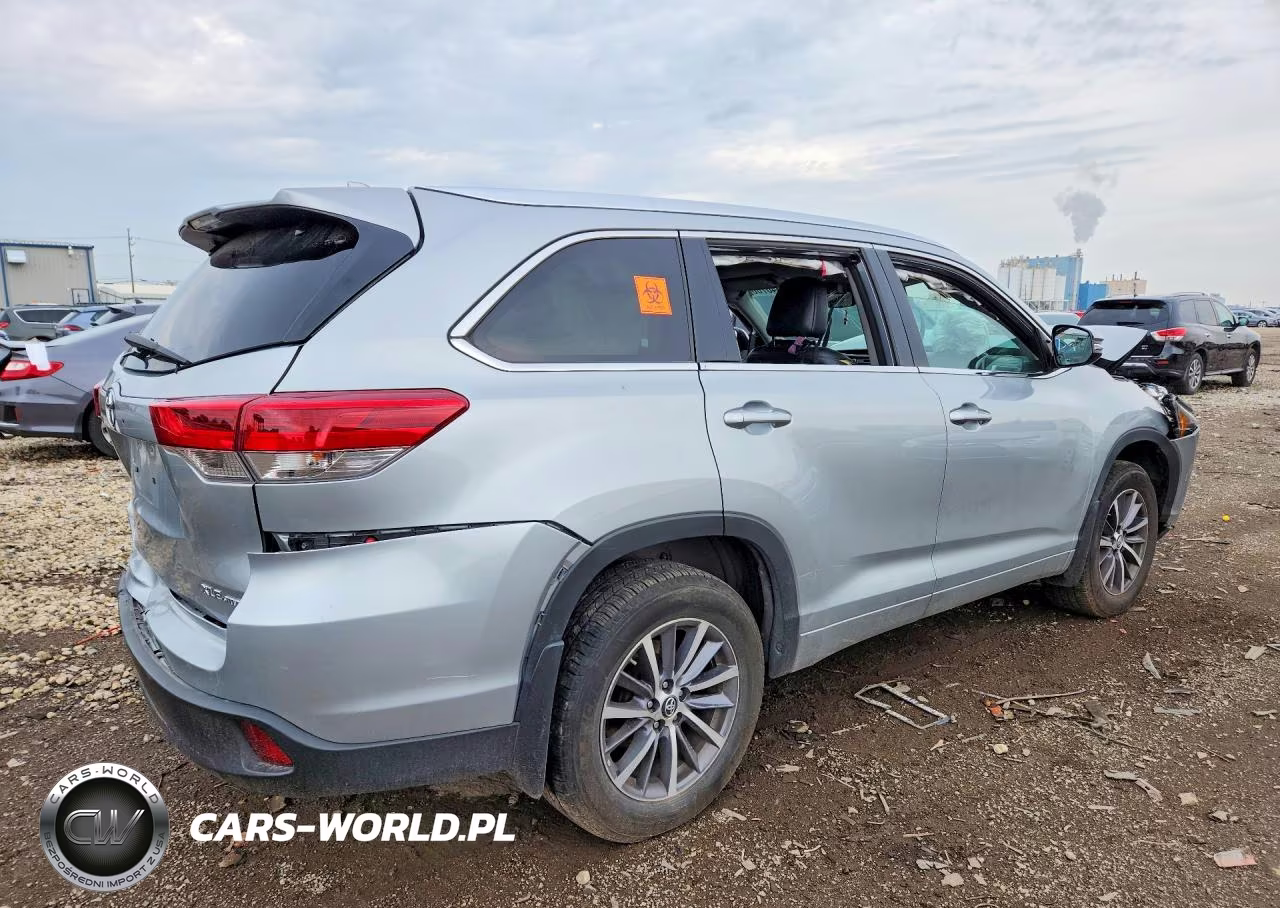 2018 Toyota Highlander VIN:5TDJZRFH5JS541300 - 3