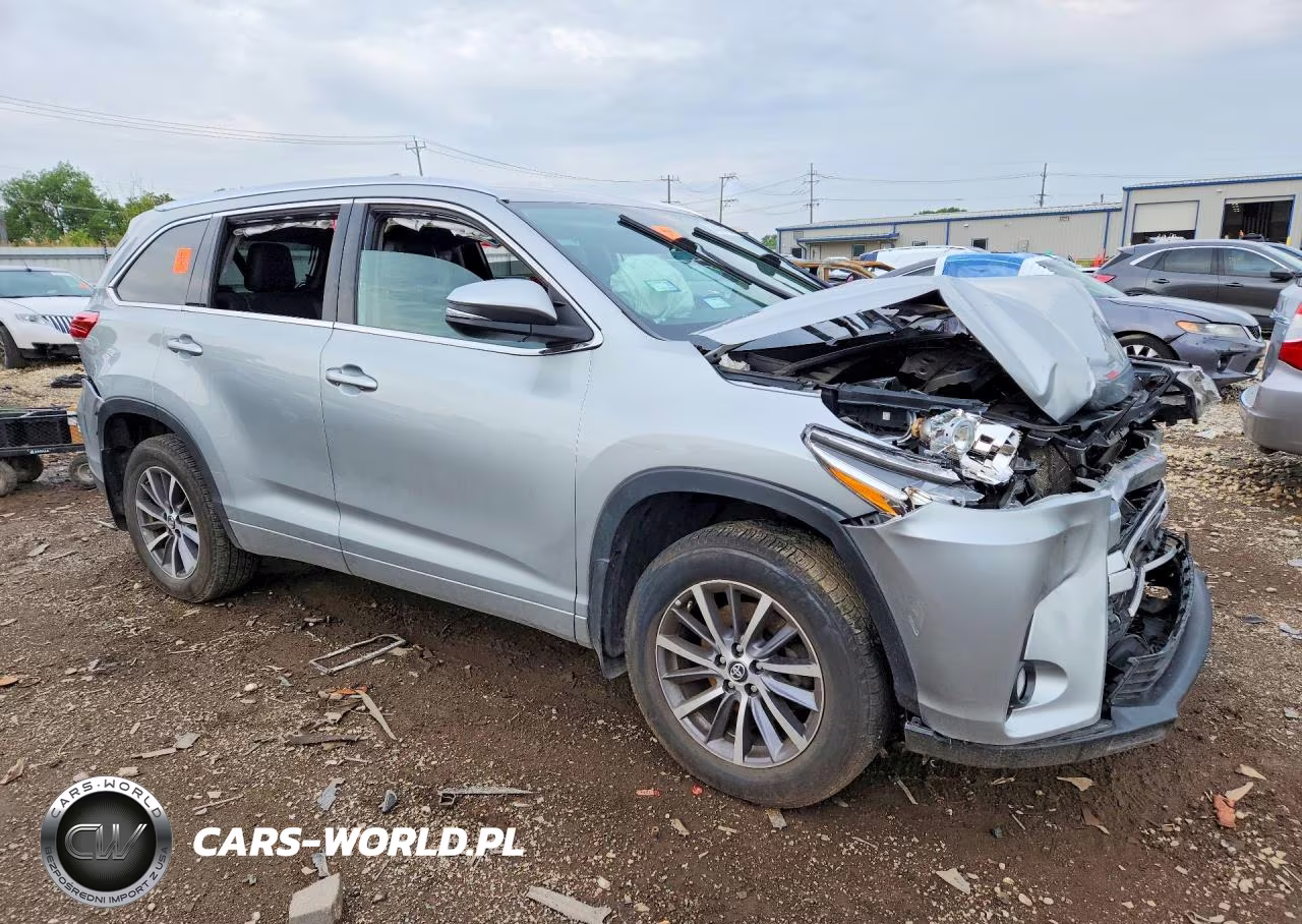 2018 Toyota Highlander VIN:5TDJZRFH5JS541300 - 4