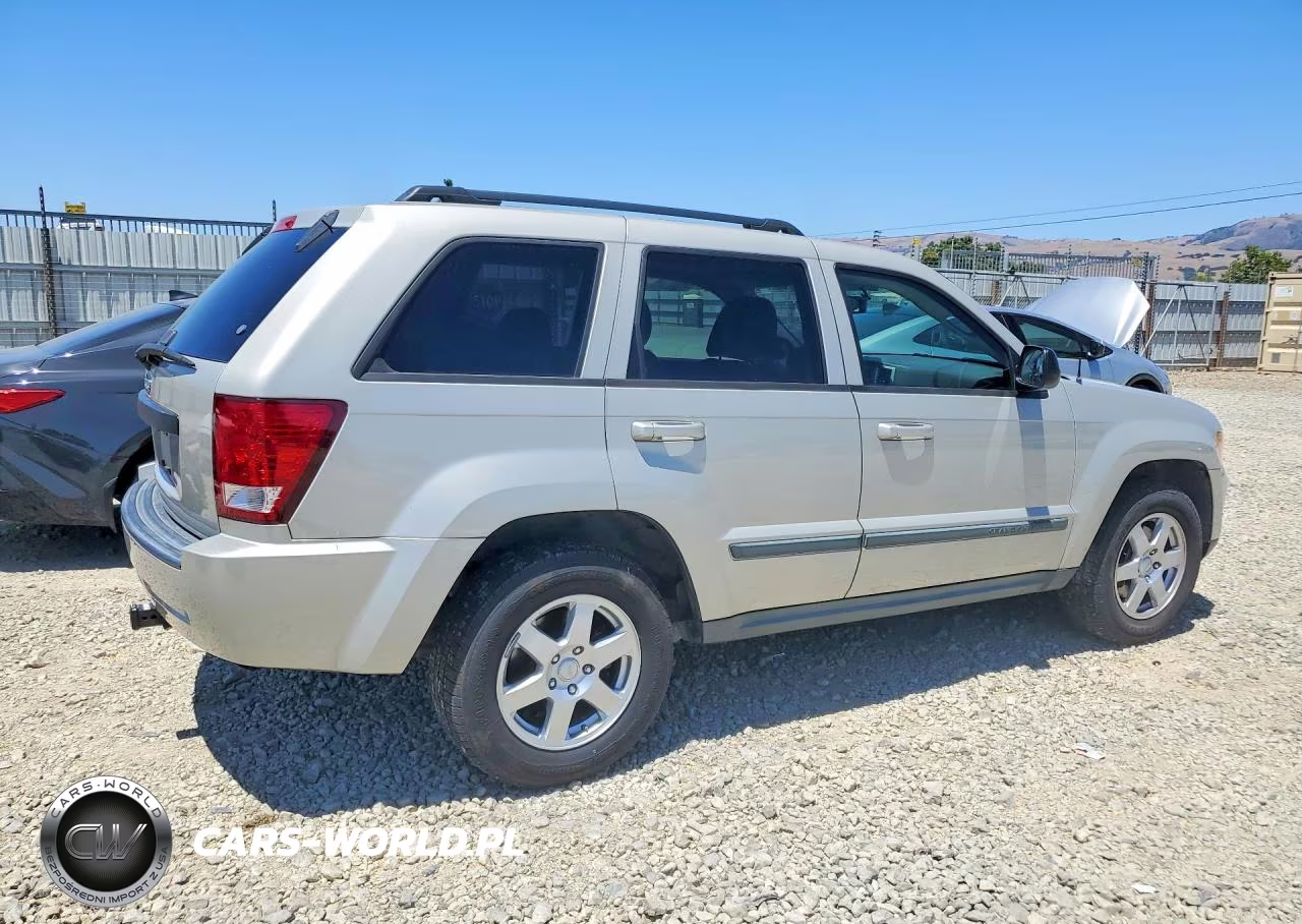 2009 Jeep Grand Cherokee Laredo VIN:1J8GR48K09C555925 - 3