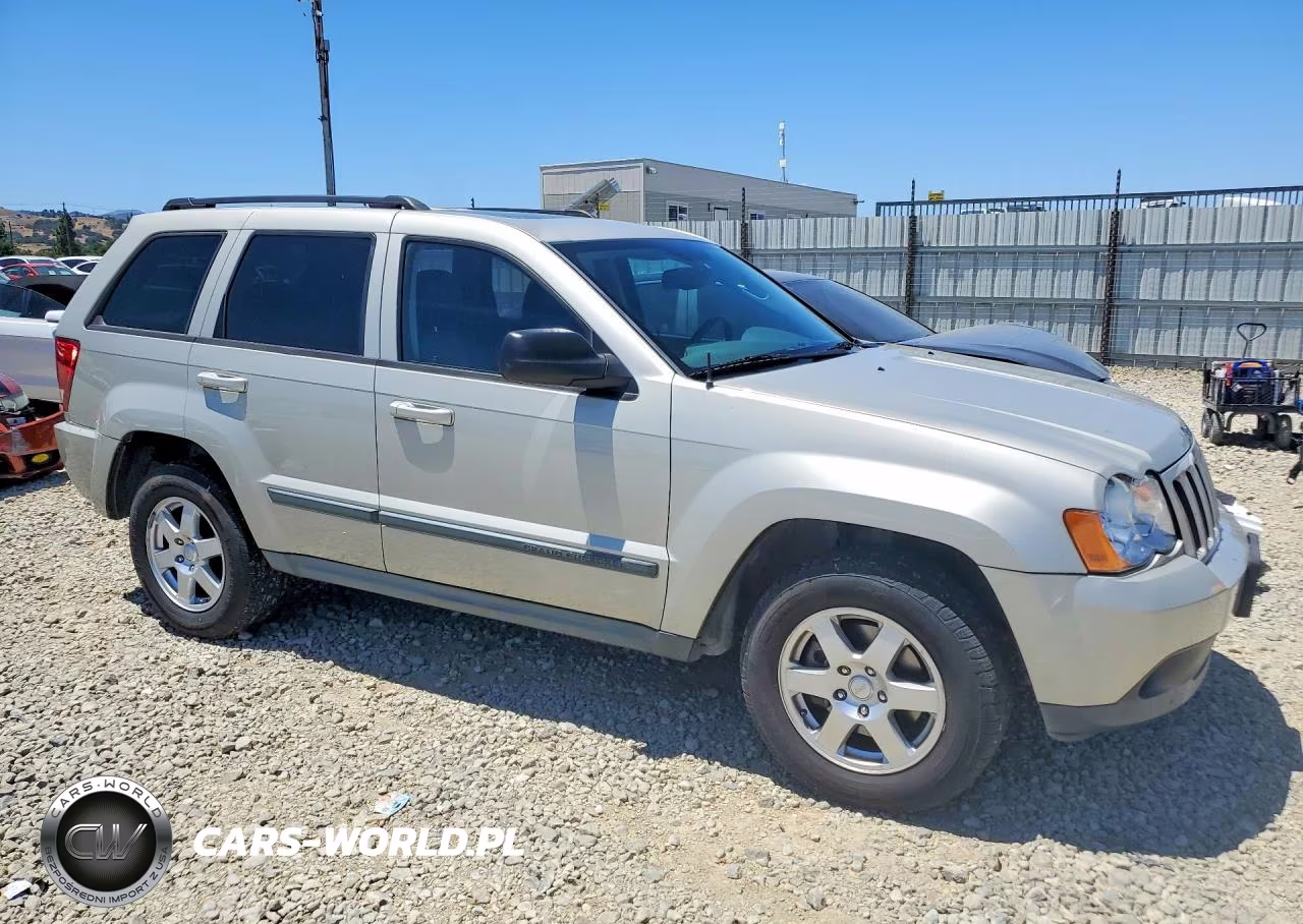 2009 Jeep Grand Cherokee Laredo VIN:1J8GR48K09C555925 - 4