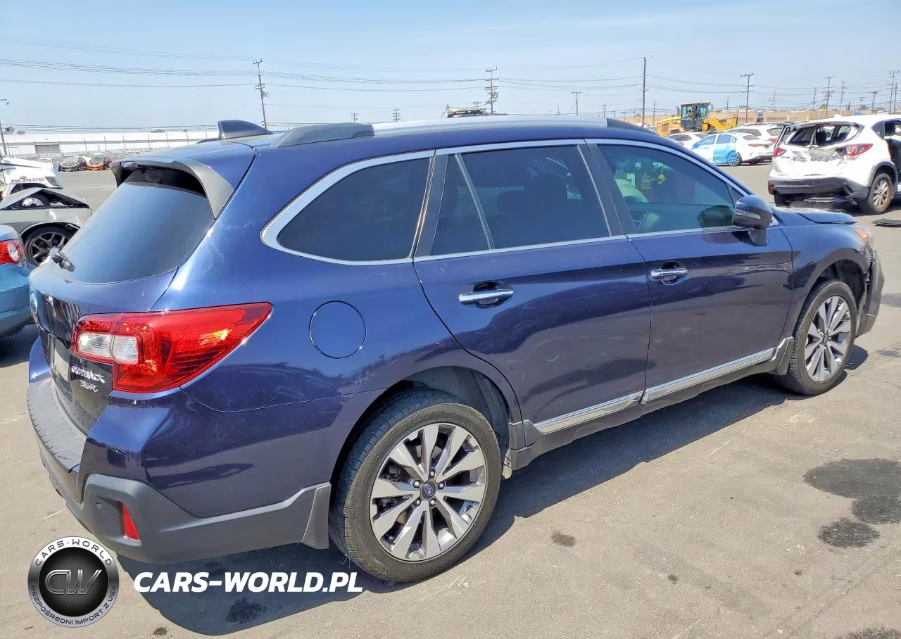 2018 Subaru Outback Touring VIN:4S4BSETC4J3373172 - 3