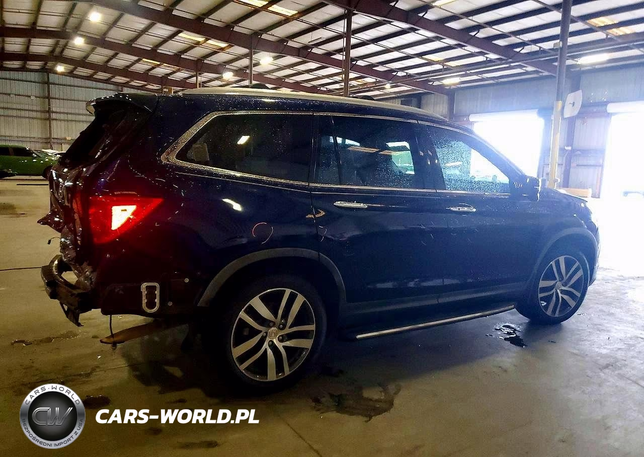 2017 Honda Pilot Touring VIN:5FNYF5H9XHB007956 - 3