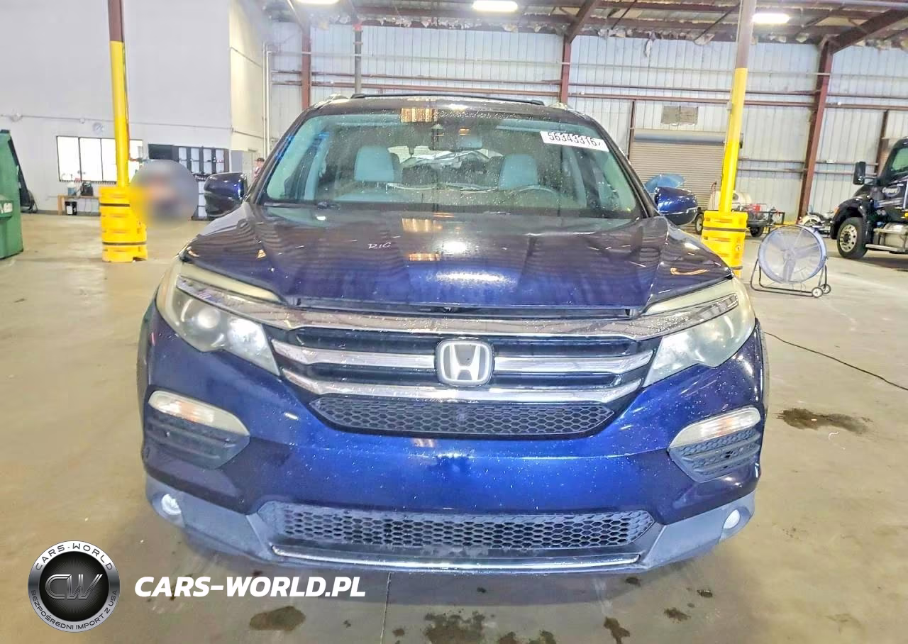 2017 Honda Pilot Touring VIN:5FNYF5H9XHB007956 - 5