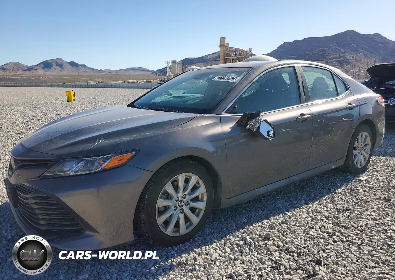 2018 Toyota Camry Le – zdjęcie 1 z 12