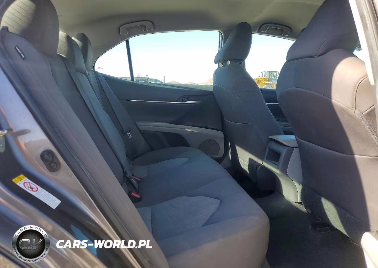 2018 Toyota Camry Le VIN:4T1B11HK3JU568122 - 10