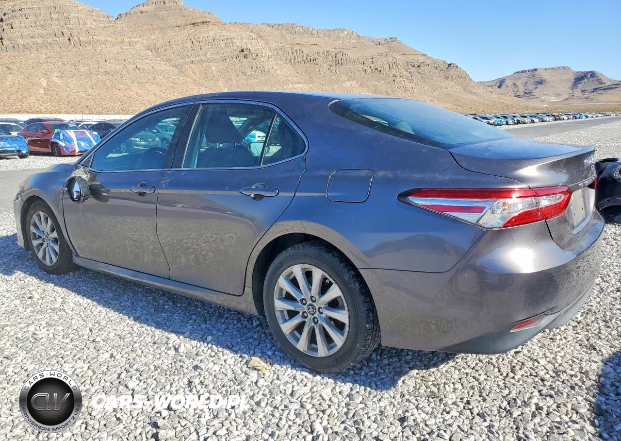 2018 Toyota Camry Le VIN:4T1B11HK3JU568122 - 2