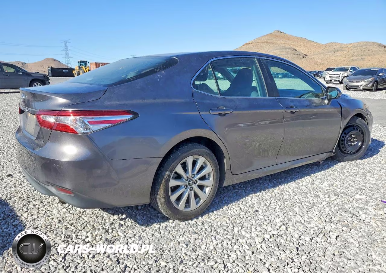 2018 Toyota Camry Le VIN:4T1B11HK3JU568122 - 3