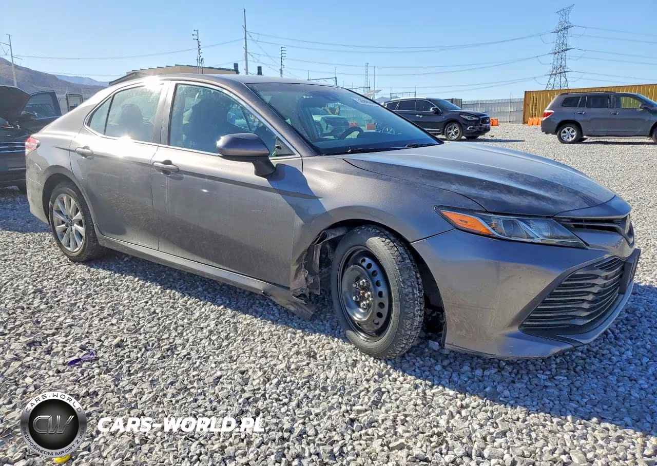 2018 Toyota Camry Le VIN:4T1B11HK3JU568122 - 4