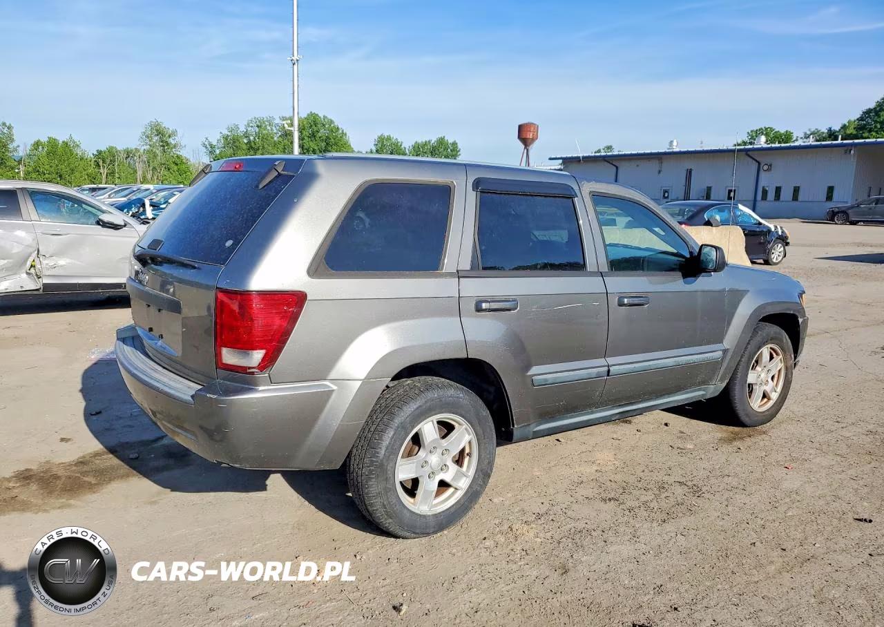 2007 Jeep Grand Cherokee Laredo VIN:1J8GR48K87C640637 - 3
