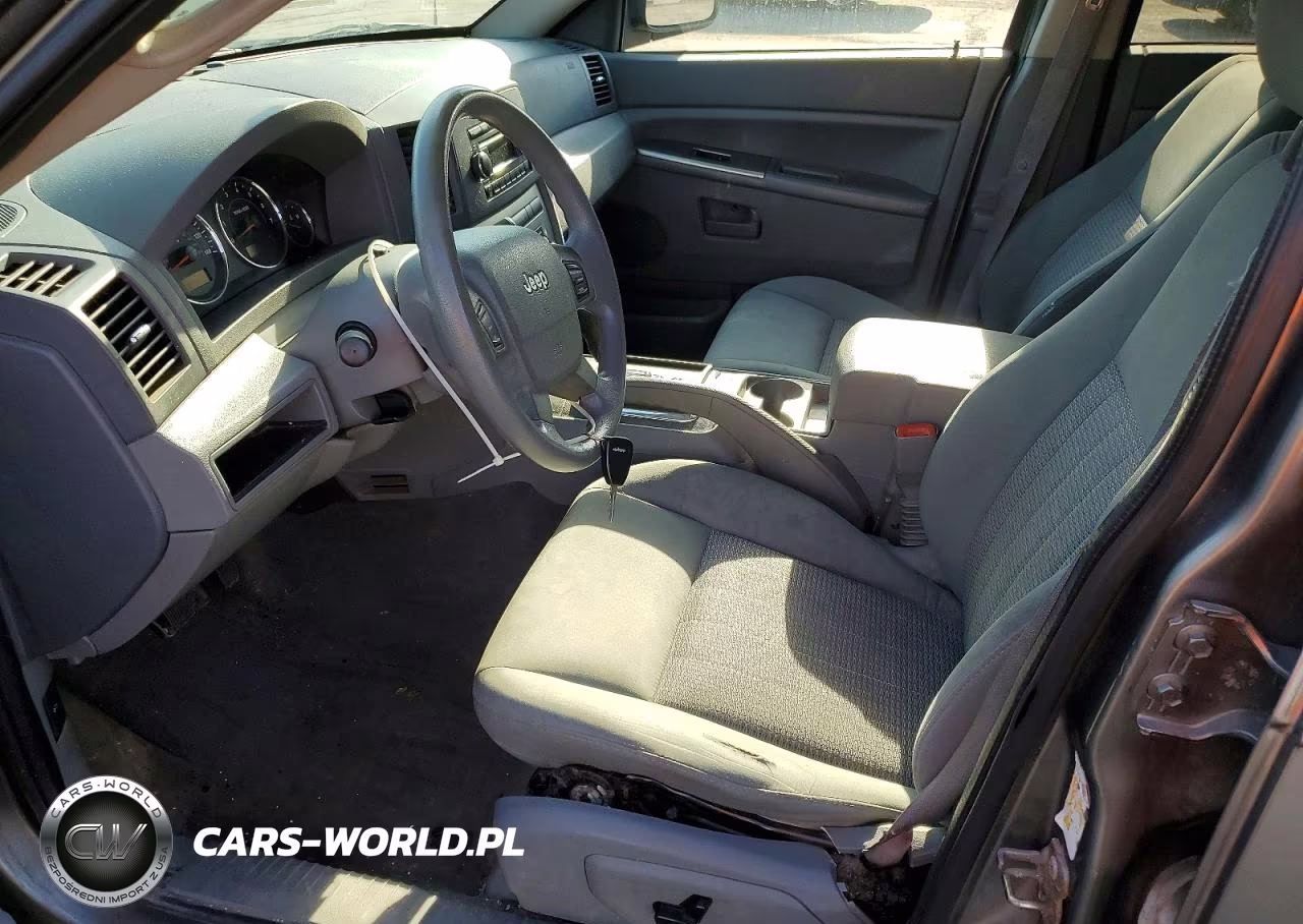 2007 Jeep Grand Cherokee Laredo VIN:1J8GR48K87C640637 - 7