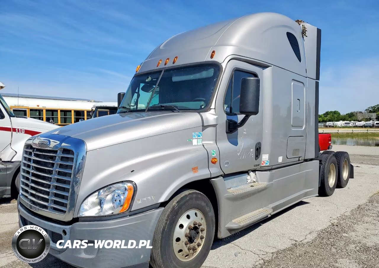 2015 Freightliner Cascadia 1 - Semi Truck VIN:3AKJGLD51FSGH6550 - 2