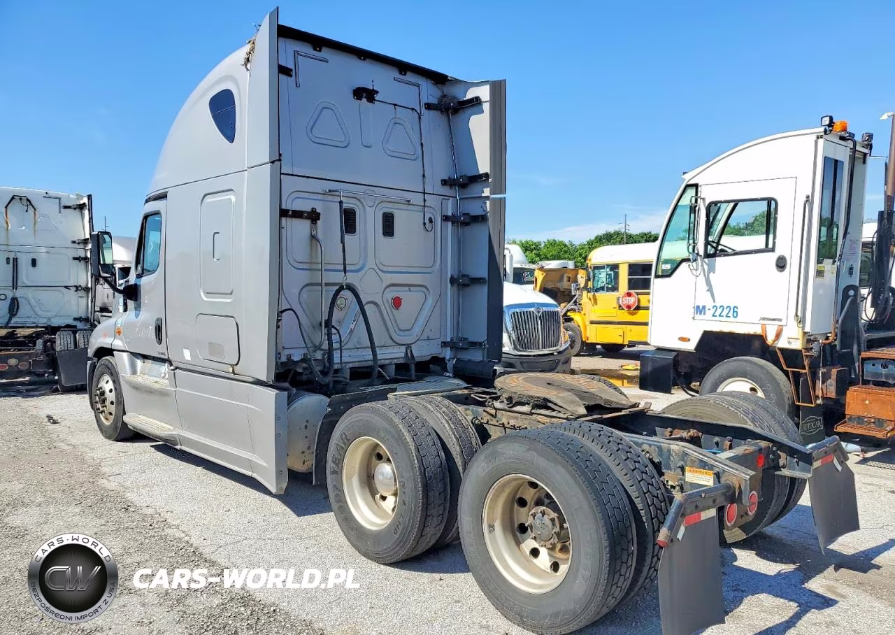 2015 Freightliner Cascadia 1 - Semi Truck VIN:3AKJGLD51FSGH6550 - 3