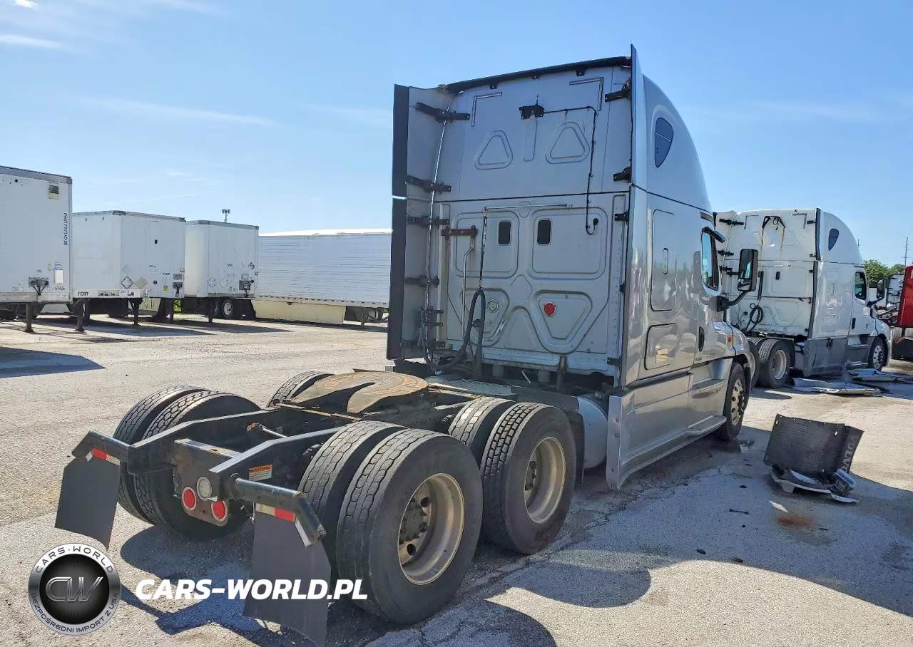 2015 Freightliner Cascadia 1 - Semi Truck VIN:3AKJGLD51FSGH6550 - 4