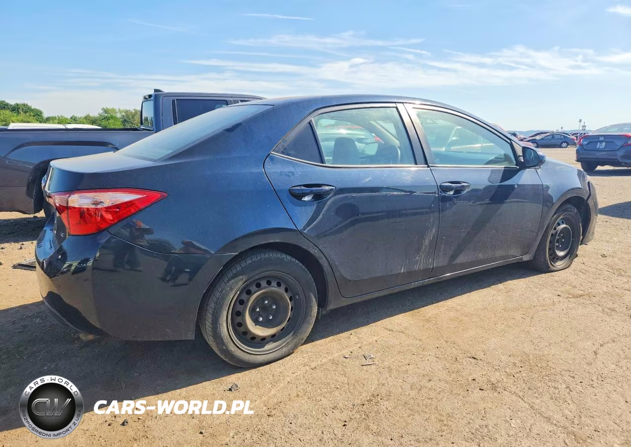 2018 Toyota Corolla Le VIN:2T1BURHE5JC994377 - 3