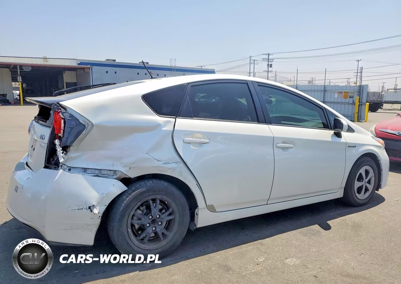 2015 Toyota Prius One VIN:JTDKN3DUXF0417241 - 3