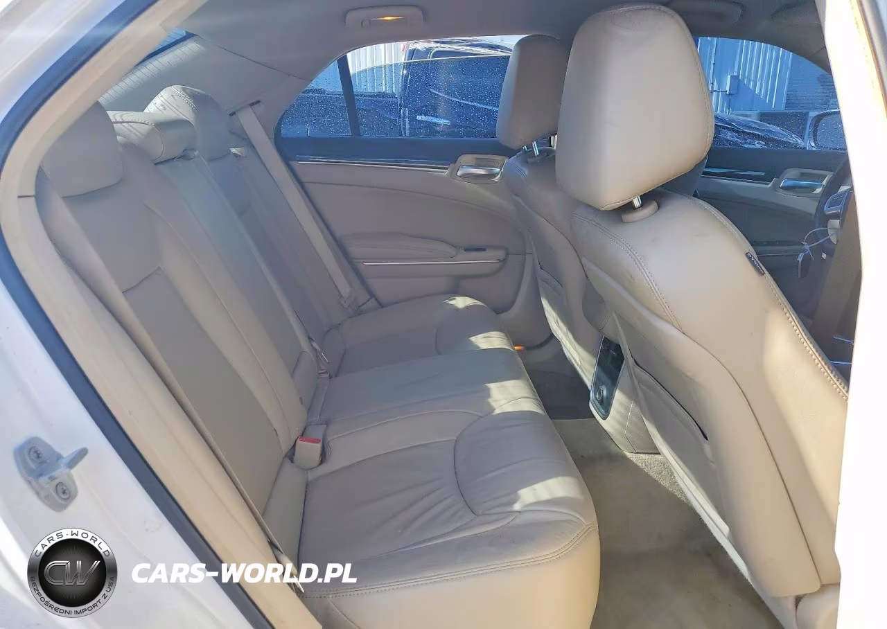 2013 Chrysler 300 VIN:2C3CCAAG3DH615332 - 10