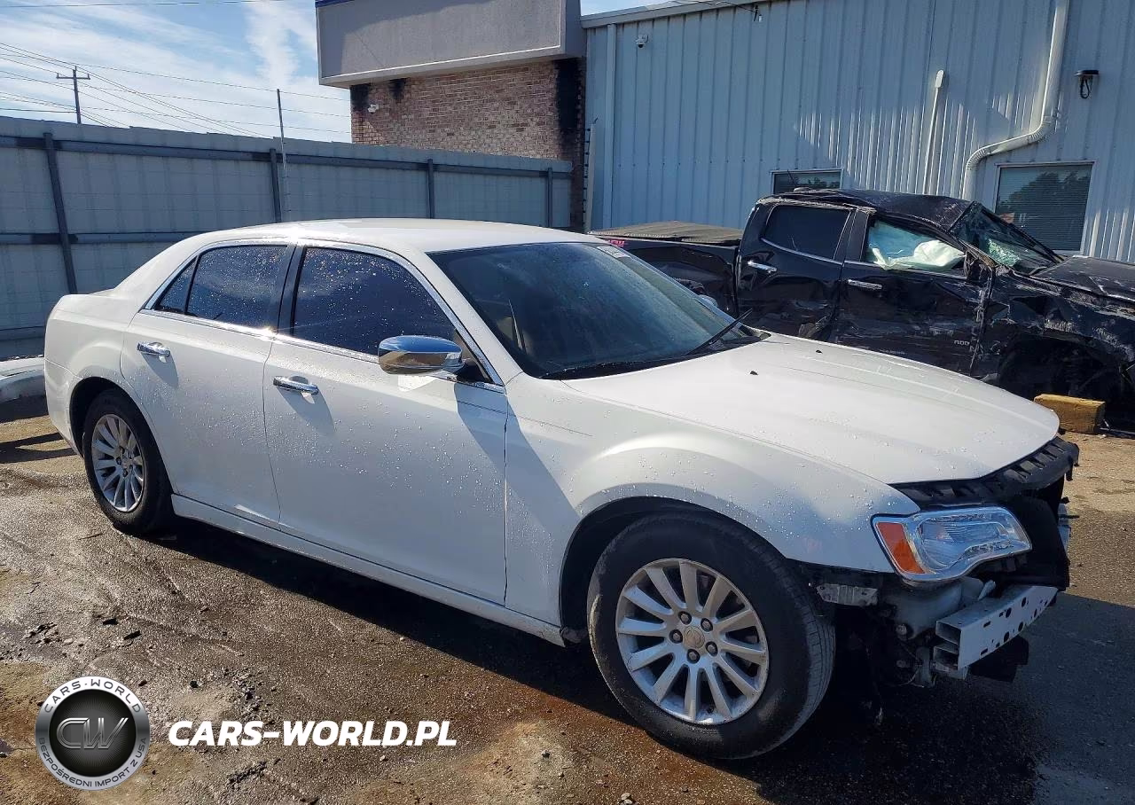 2013 Chrysler 300 VIN:2C3CCAAG3DH615332 - 4