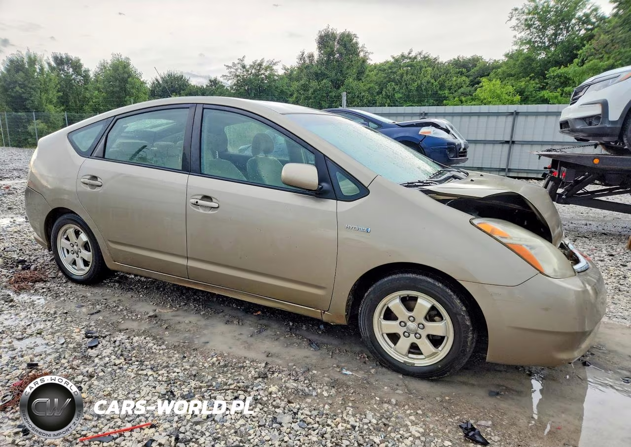 2008 Toyota Prius Base VIN:JTDKB20U283301087 - 4