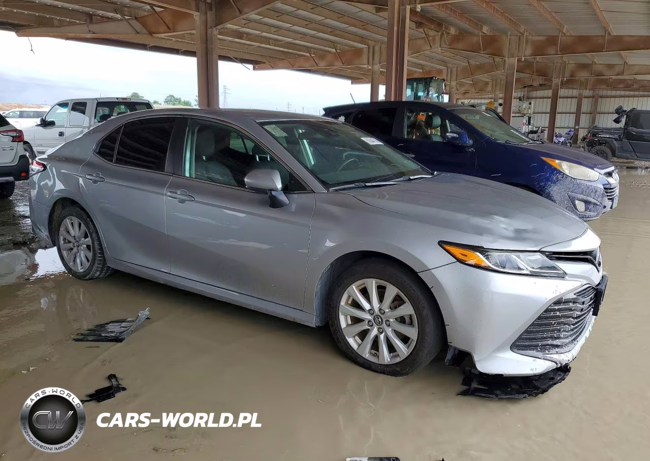 2019 Toyota Camry Le VIN:4T1B11HK3KU800400 - 4