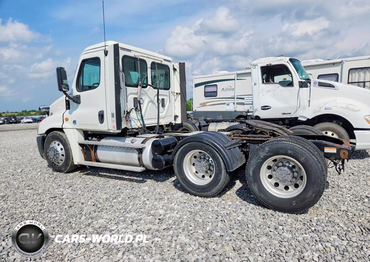 2017 Freightliner Cascadia 1 - Semi Truck VIN:3AKJGEDV9HSHZ6129 - 2