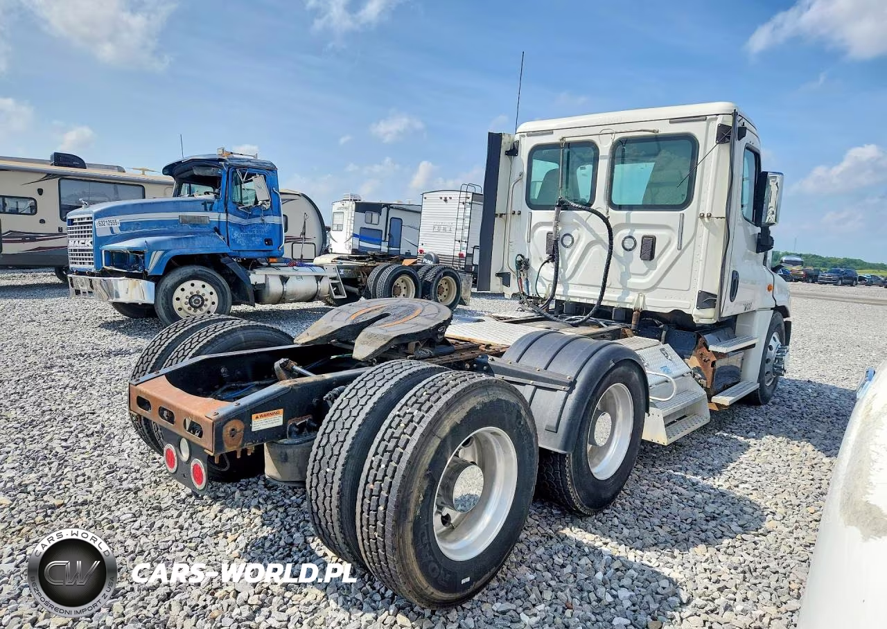 2017 Freightliner Cascadia 1 - Semi Truck VIN:3AKJGEDV9HSHZ6129 - 3