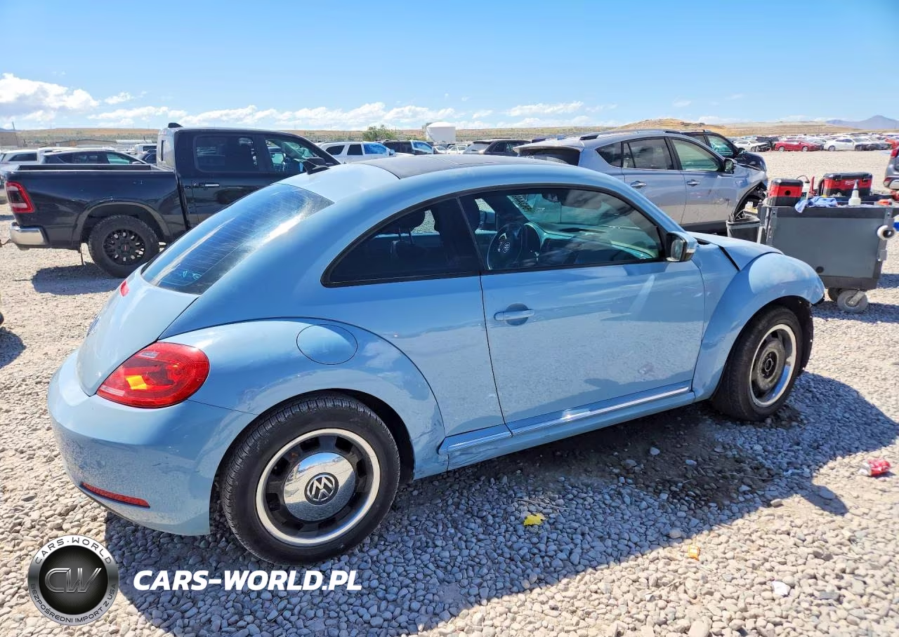 2013 Volkswagen Beetle VIN:3VWJP7AT4DM623137 - 3