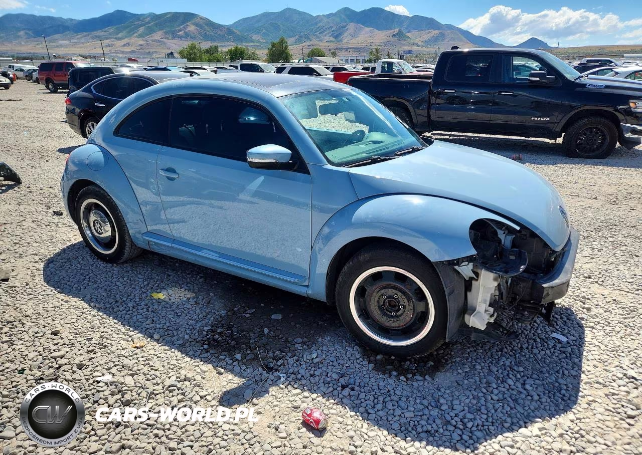 2013 Volkswagen Beetle VIN:3VWJP7AT4DM623137 - 4