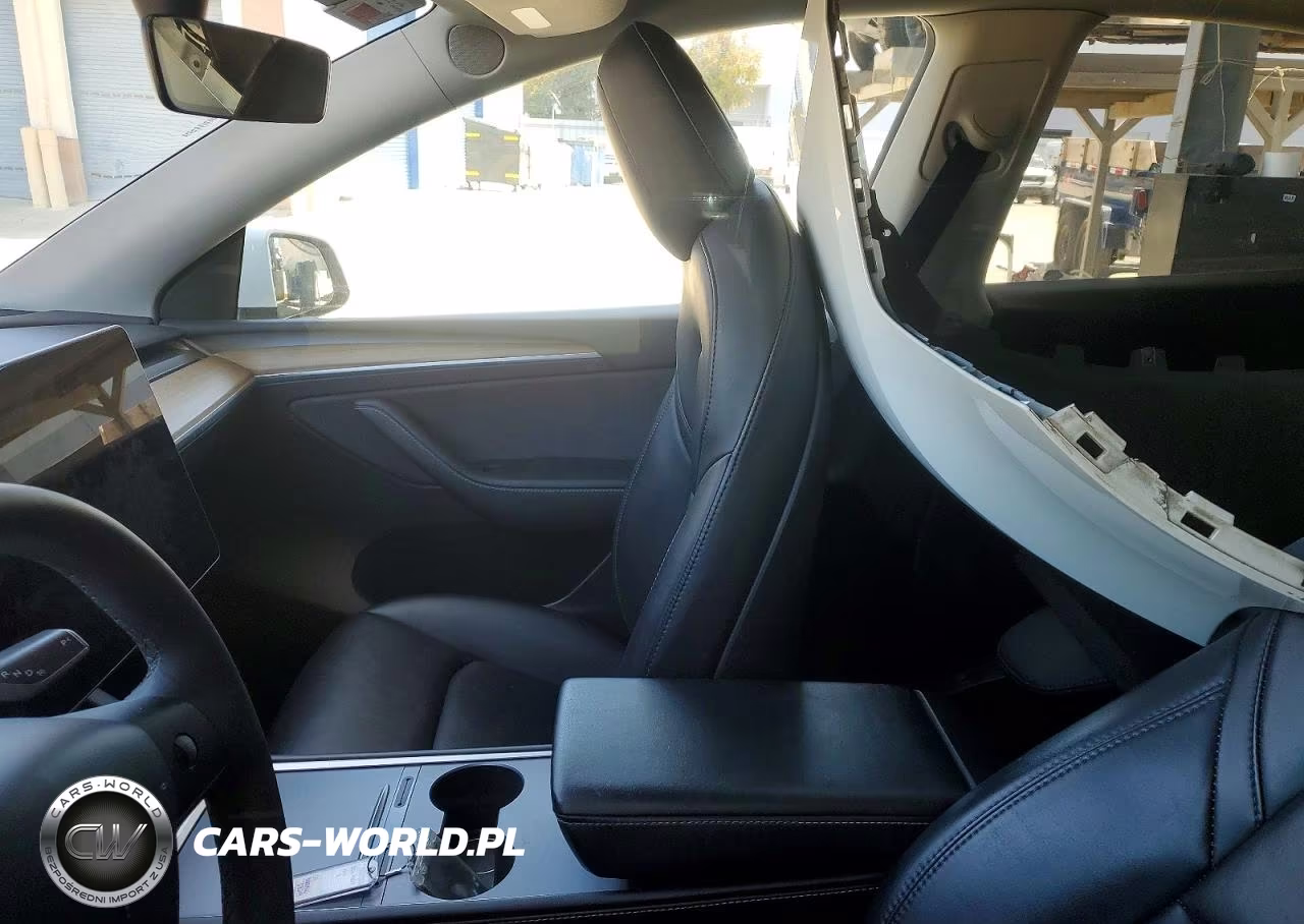 2023 Tesla Model Y VIN:7SAYGDEE0PF637124 - 7