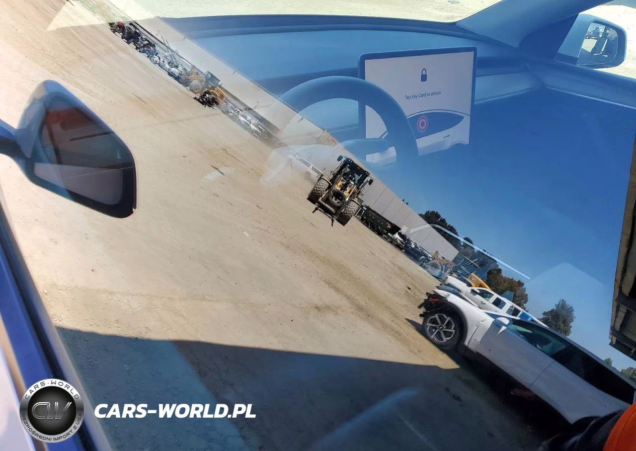 2023 Tesla Model Y VIN:7SAYGDEE0PF637124 - 8