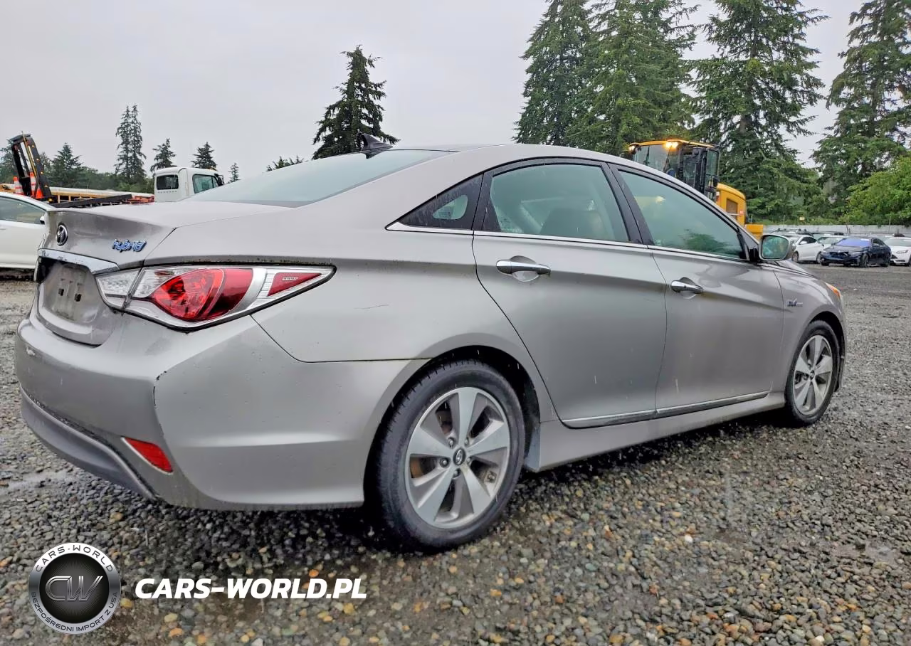 2011 Hyundai Sonata Hybrid VIN:KMHEC4A47BA015528 - 3