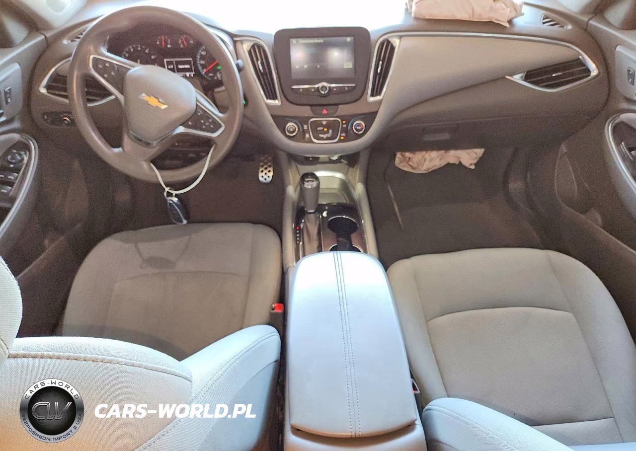 2017 Chevrolet Malibu Lt VIN:1G1ZE5ST7HF158947 - 8