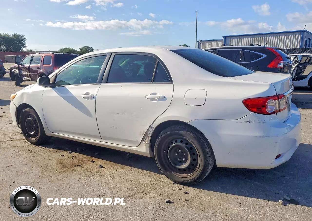 2013 Toyota Corolla Le VIN:5YFBU4EE7DP158985 - 2