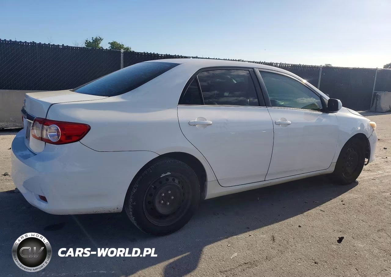 2013 Toyota Corolla Le VIN:5YFBU4EE7DP158985 - 3