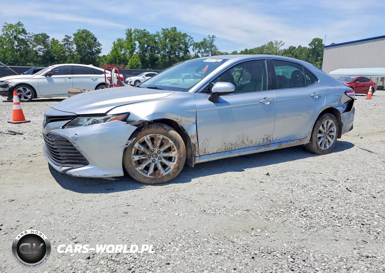 2018 Toyota Camry Le – zdjęcie 1 z 12