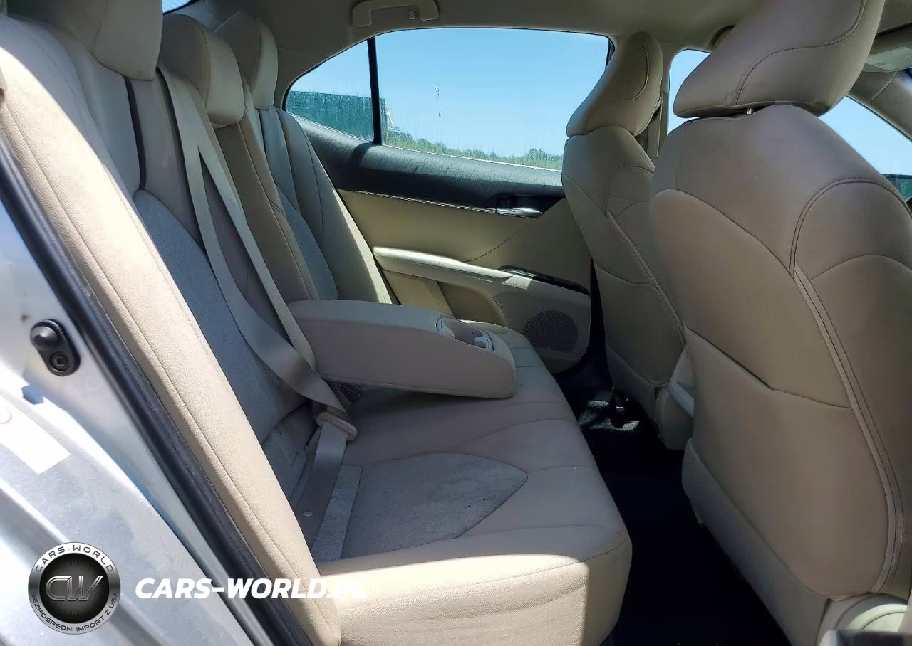 2018 Toyota Camry Le VIN:4T1B11HK3JU023201 - 10
