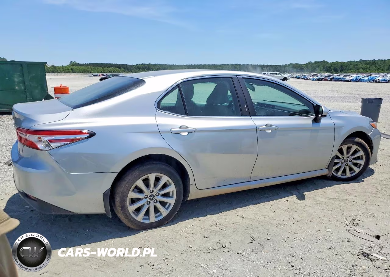 2018 Toyota Camry Le VIN:4T1B11HK3JU023201 - 3