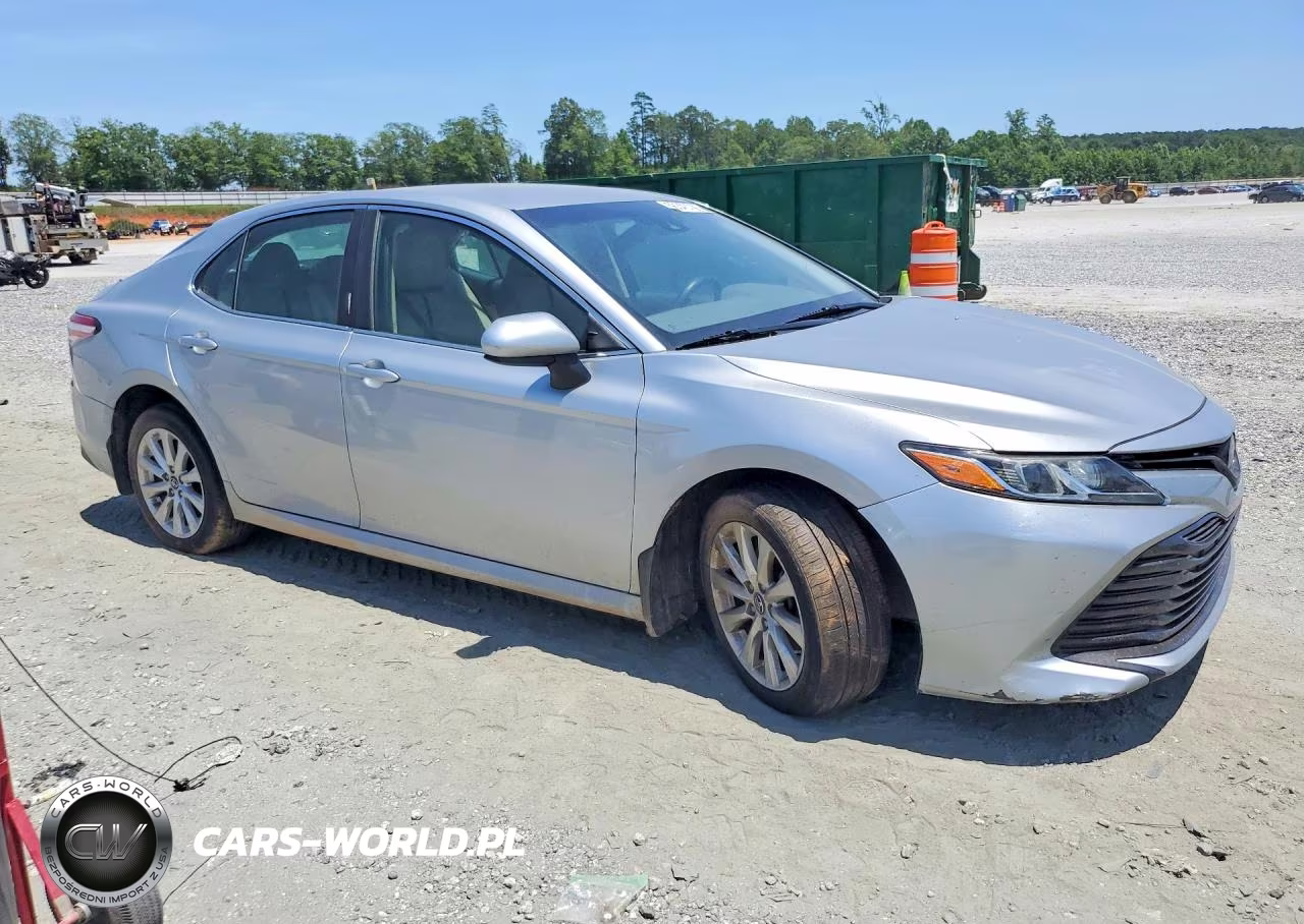 2018 Toyota Camry Le VIN:4T1B11HK3JU023201 - 4