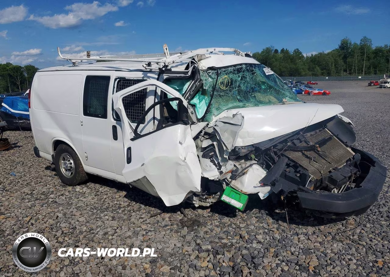 2018 Chevrolet Express G2500 VIN:1GCWGAFG6J1340362 - 4