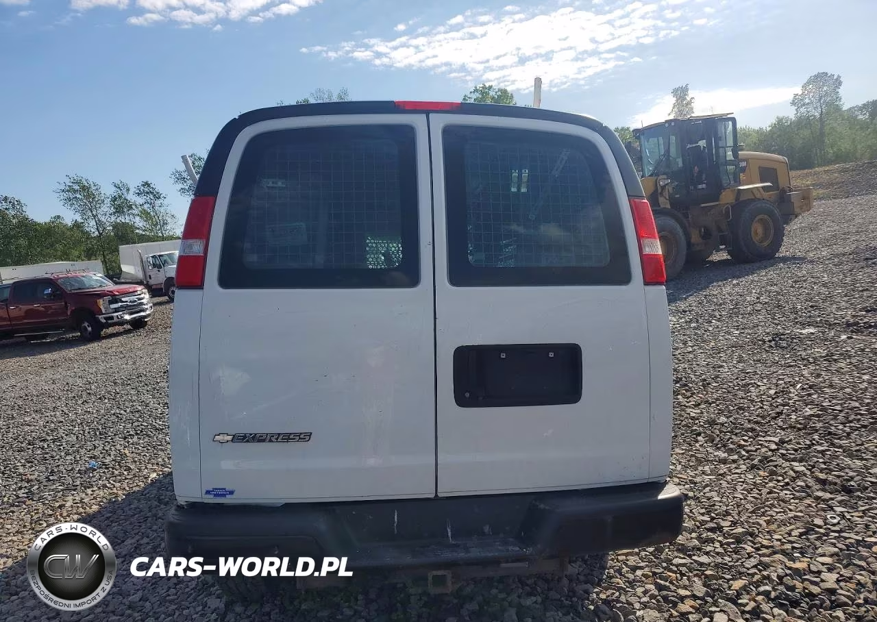 2018 Chevrolet Express G2500 VIN:1GCWGAFG6J1340362 - 6