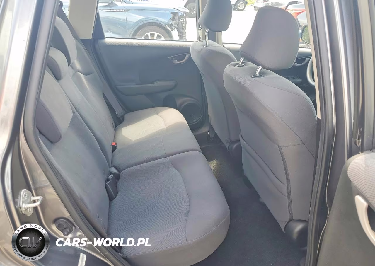 2013 Honda Fit VIN:JHMGE8H30DC070923 - 10