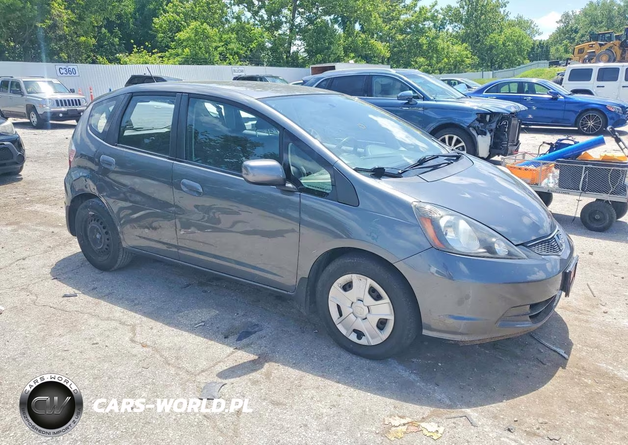 2013 Honda Fit VIN:JHMGE8H30DC070923 - 4