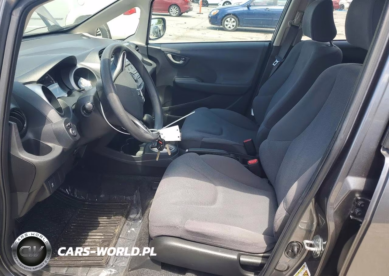 2013 Honda Fit VIN:JHMGE8H30DC070923 - 7