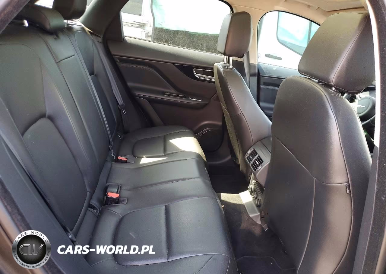 2020 Jaguar F-Pace Premium VIN:SADCJ2FX7LA630272 - 11