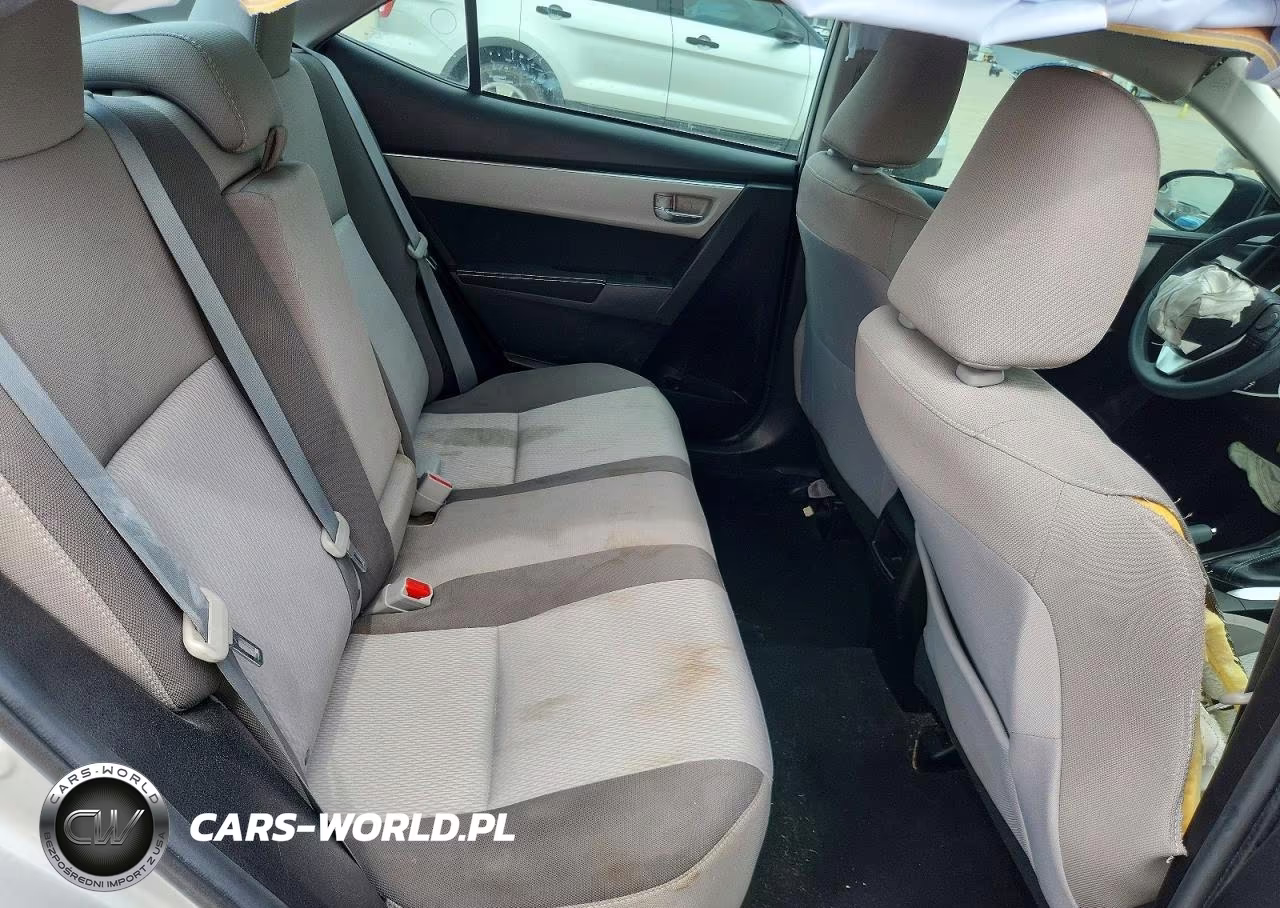 2018 Toyota Corolla Le VIN:5YFBURHE8JP838141 - 10