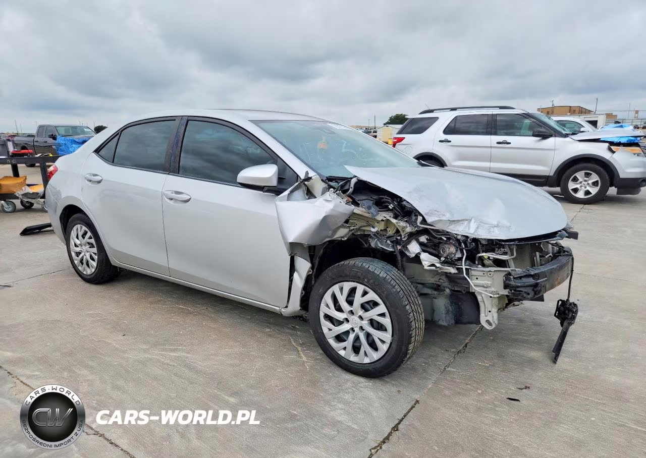 2018 Toyota Corolla Le VIN:5YFBURHE8JP838141 - 4