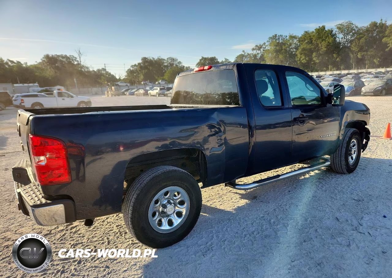 2011 Chevrolet Silverado C1500 VIN:1GCRCPEA7BZ181332 - 3