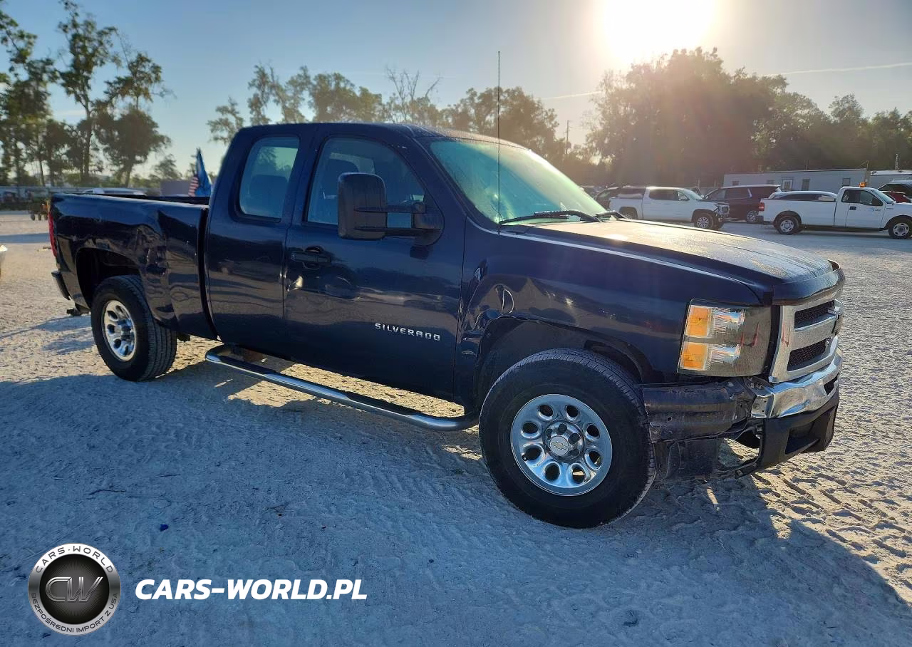 2011 Chevrolet Silverado C1500 VIN:1GCRCPEA7BZ181332 - 4