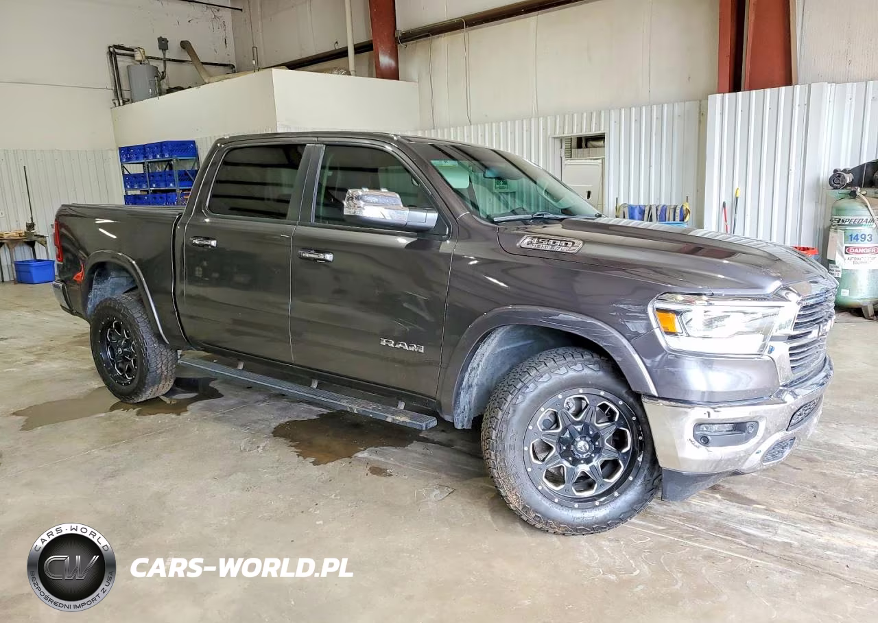 2019 Ram 1500 Laramie VIN:1C6SRFJT3KN781586 - 4